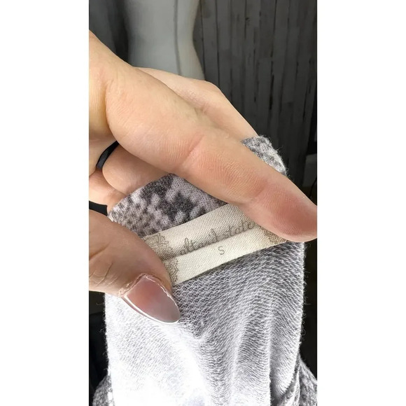 Altar'd State Women's Size Small Snakeskin Long Sleeve Cropped Top Blouse - Picture 6 of 6